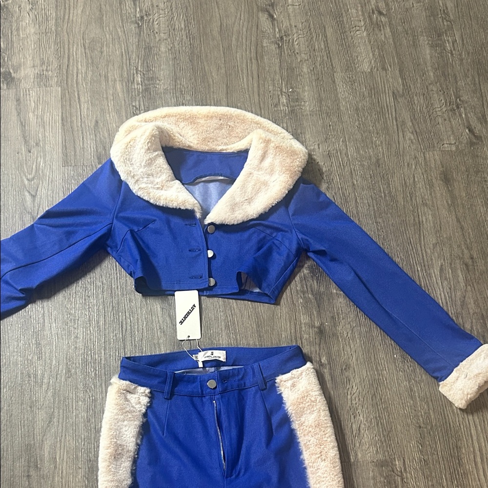 Stylish Blue and Cream Cropped Blazer